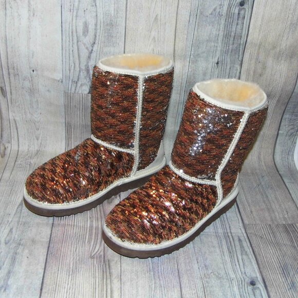UGG Classic Short Sparkle Reversible Sequin Silver/Champagne Boots Womens Size 8 - Picture 3 of 8